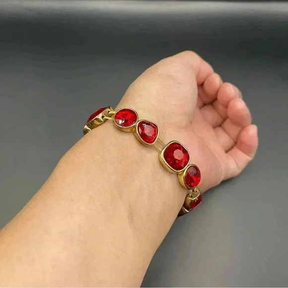 VGT Ruby Gold-tone Rhinestone Crystal Jewelry Set Necklace Earrings Bracelet - Picture 7 of 11